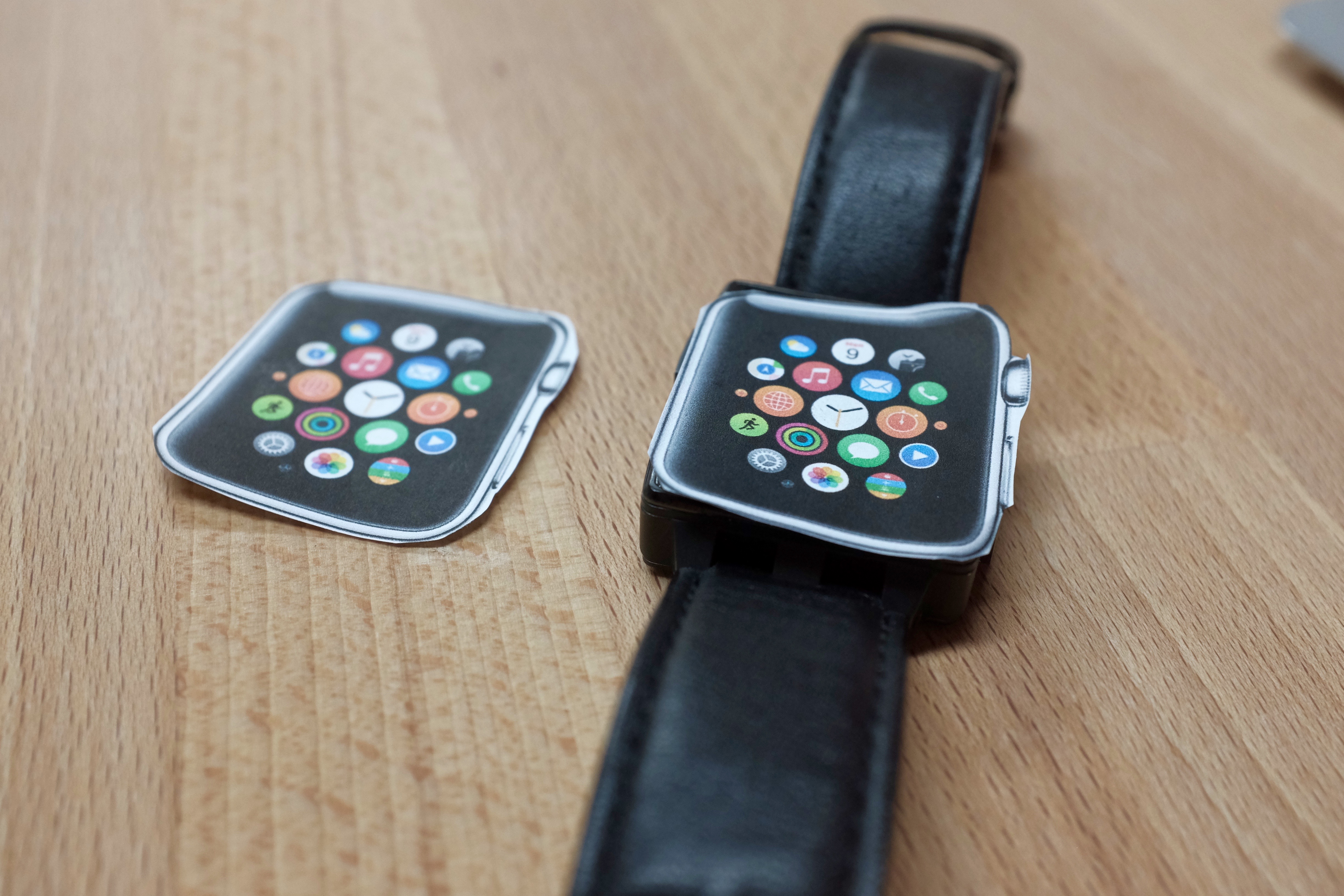 Что делают часы apple. Эппл вотч для кукол. Эппл вотч из бумаги. АПЛ вотч из бумаги. Бумажные Apple watch.